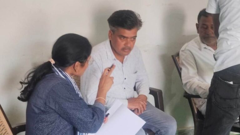 11_05_2026-panchayat_secretary_caught.jpg