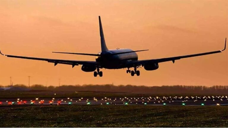 22_05_2026-flight_makes_emergency_2026522_233434.jpg