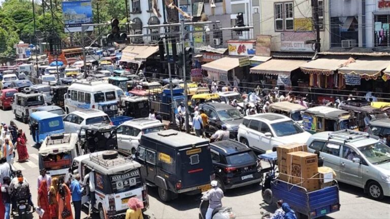 24_05_2026-19_05_2026-ujjain_me_traffic_jam_dewas_road.jpg
