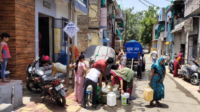 26_05_2026-dewas_me_pani_ka_sankat_tanker.jpg