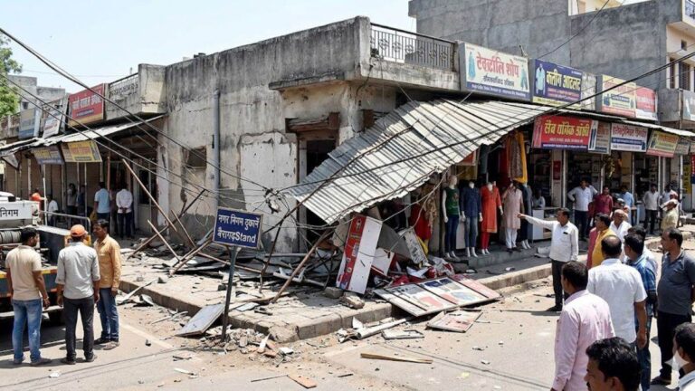 28_05_2026-bairagarh_shop_roof_collapse.jpg