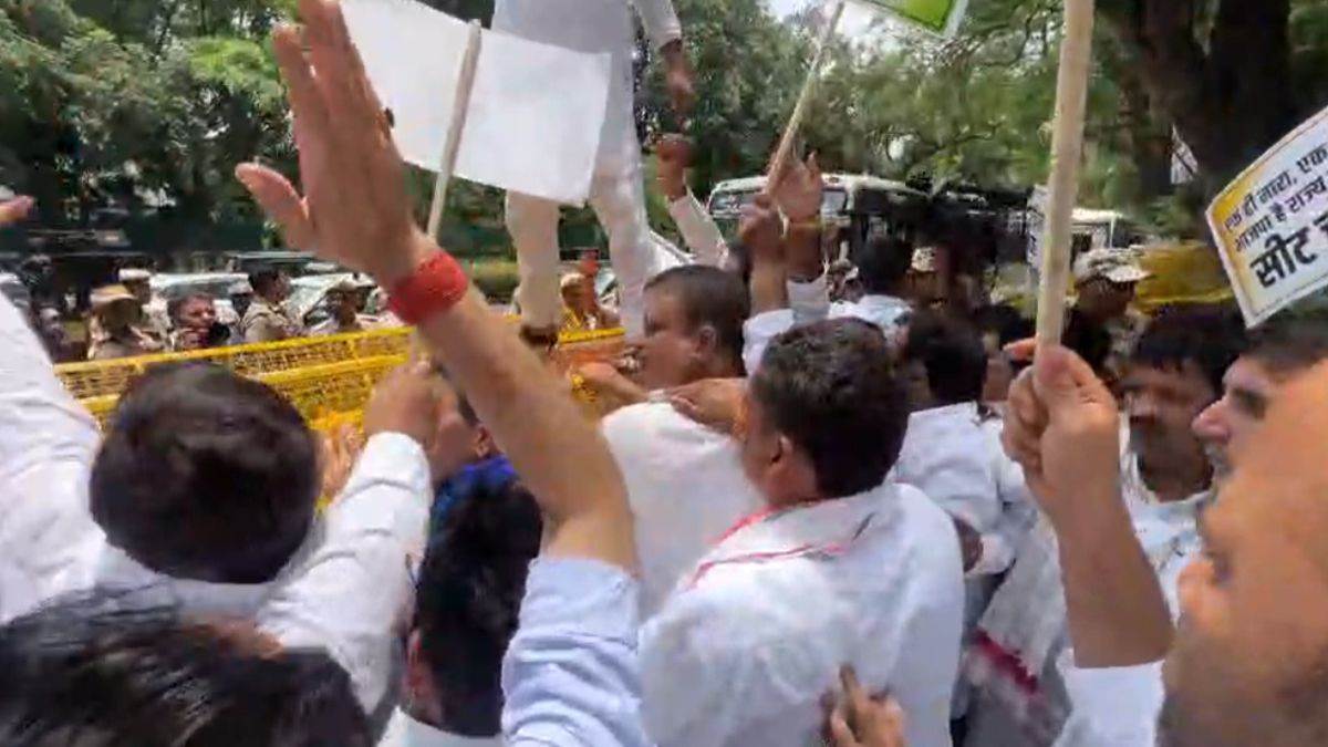 12_06_2026-mp_congress_protest_in_delhi_2026612_13811.jpg