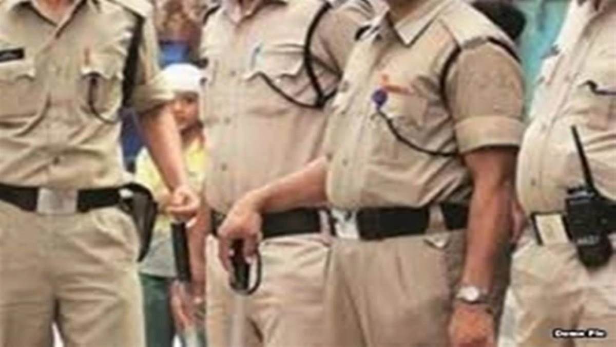 01_07_2026-woman_alleges_police_detained_her_while_2.jpg
