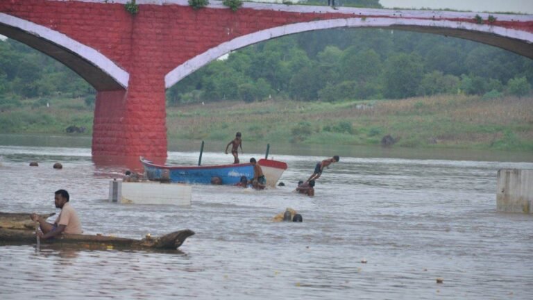 04_08_2026-making_a_reel_in_tilwaraghat.jpg