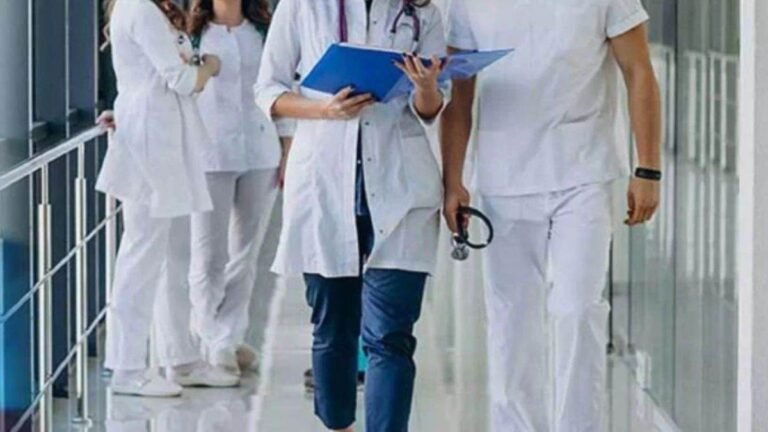 12_08_2026-bhopal_nursing_students_protest.jpg