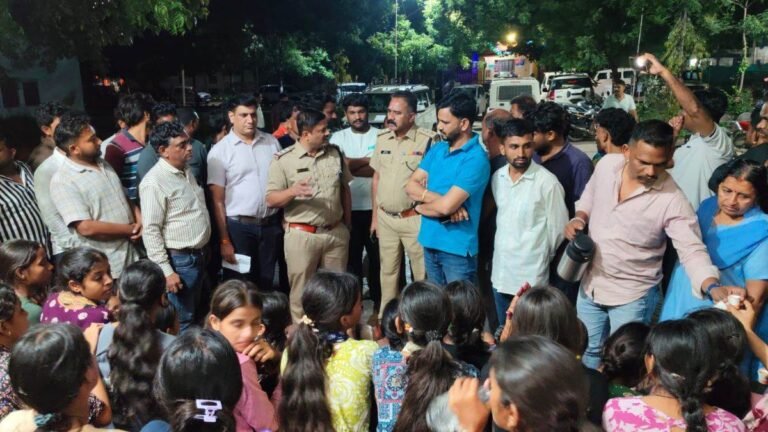 17_08_2026-40_girls_leave_nisarpur_hostel_.jpg