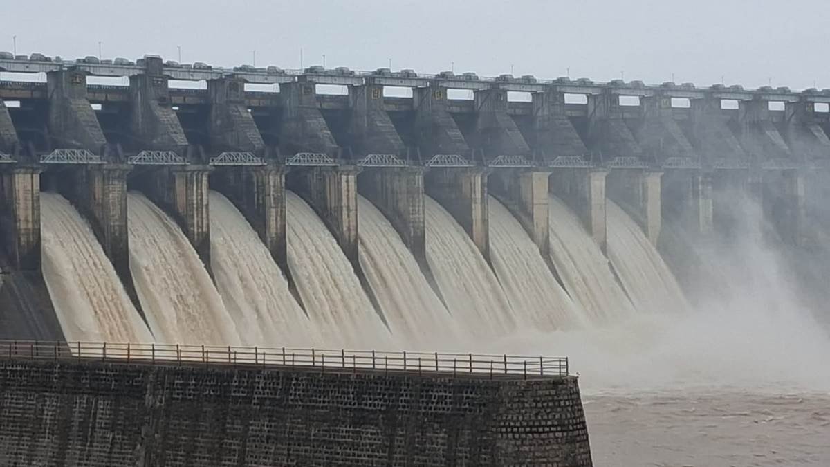 19_08_2026-bargi_dam_gates_open_2026819_7459.jpg