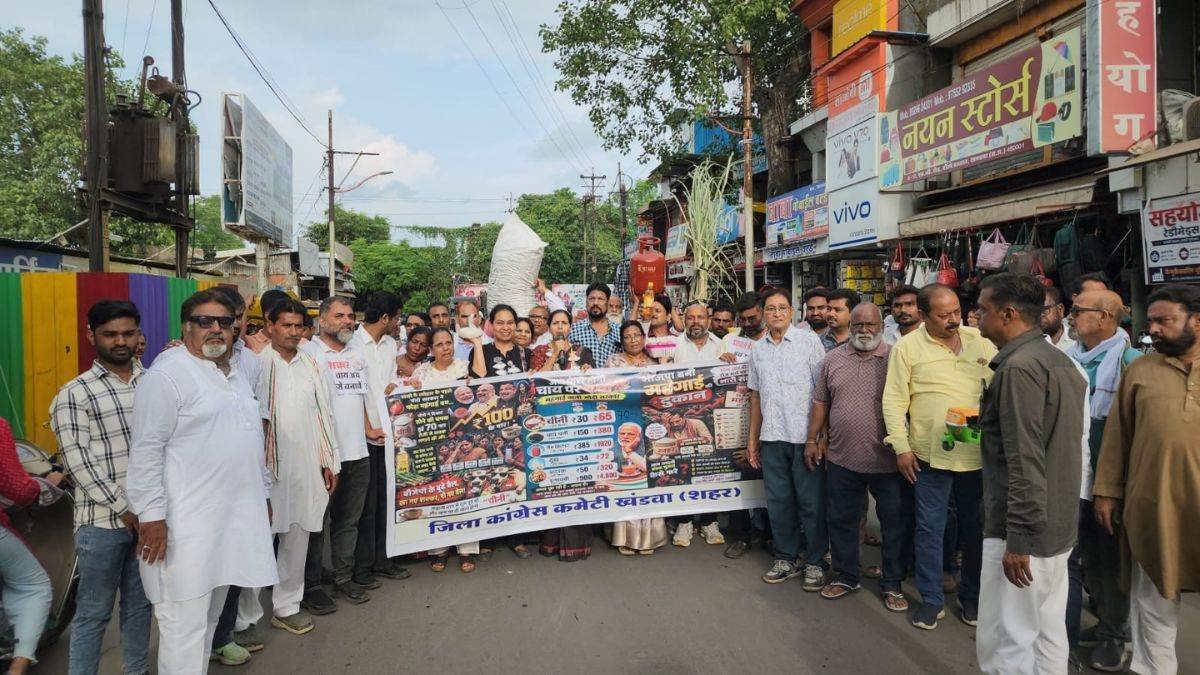 24_08_2026-congress_inflation_protest_24aug.jpg
