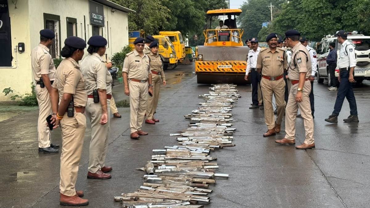 26_08_2026-indore_traffic_police_action_silencer_2026826_102623.jpg