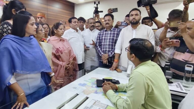 31_08_2026-rahul_gandhi_in_indore_mp.jpg