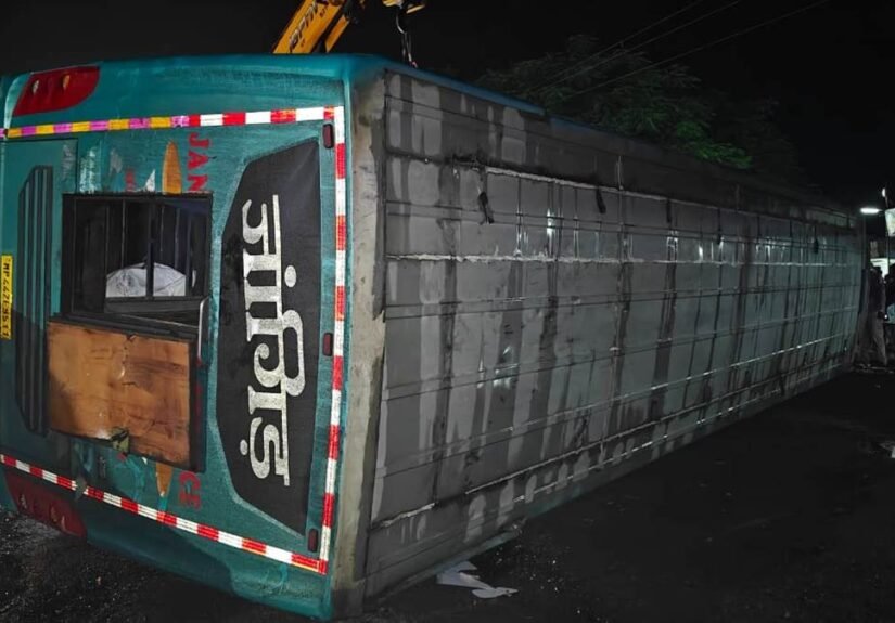 04_09_2026-ratlam_indore_fourlane_bus_accident_202694_131154.jpg
