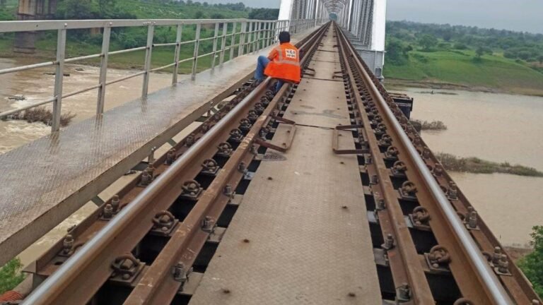 06_09_2026-railway_safety_monsoon.jpg